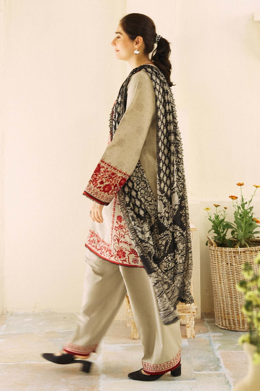 ZARASHAHJAHAN Lawn-3PC Embroidered with Digital printed Dupatta-1018